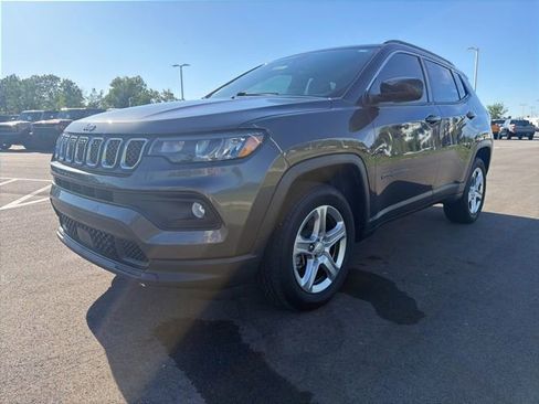 Used 2023 Jeep Compass Latitude AWD/4WD image 2
