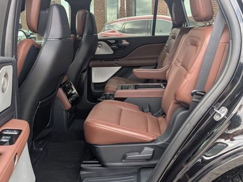 Used 2025 Lincoln Aviator Reserve w/ Equipment Group 201A AWD/4WD image 4