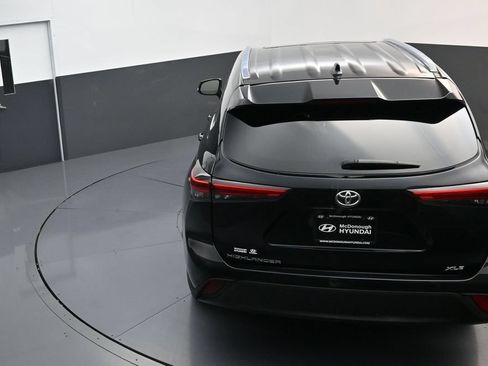 Used 2021 Toyota Highlander XLE FWD image 20