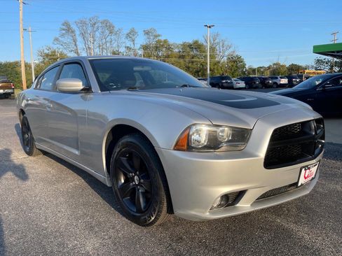 Used 2012 Dodge Charger SE image 4