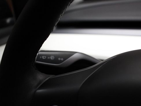 Used 2023 Tesla Model Y 2WD image 41