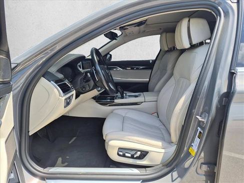 Used 2022 BMW 740i RWD image 16