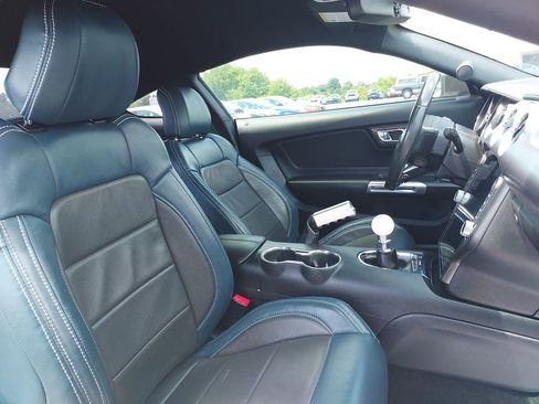 Used 2017 Ford Mustang Coupe RWD image 29