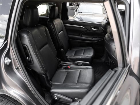 Used 2017 Toyota Highlander Limited Platinum FWD image 34