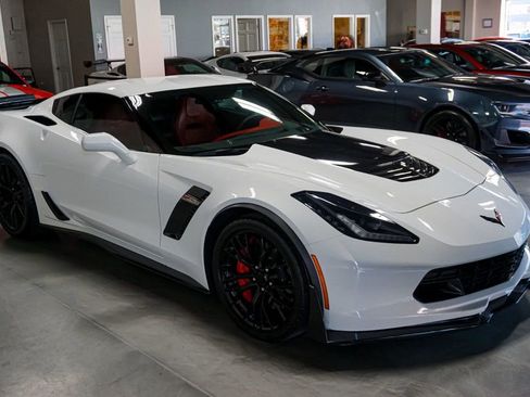 Used 2015 Chevrolet Corvette Z06 w/ Z07 Performance Package image 5