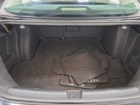 Used 2011 Volkswagen Jetta SE FWD image 30