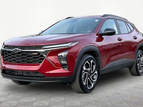 Used 2025 Chevrolet Trax RS w/ Driver Confidence Package image 3