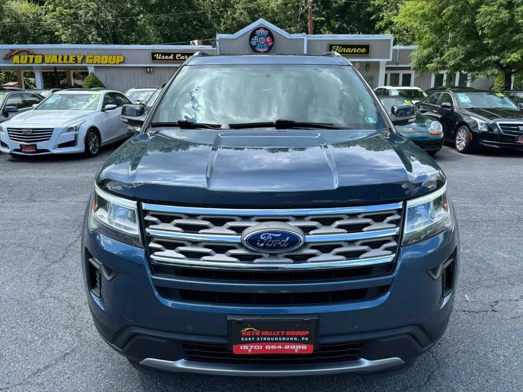 Used 2018 Ford Explorer XLT w/ Equipment Group 202A AWD/4WD image 3