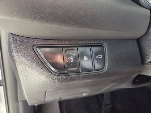 Used 2025 Genesis G70 2.5T RWD image 23