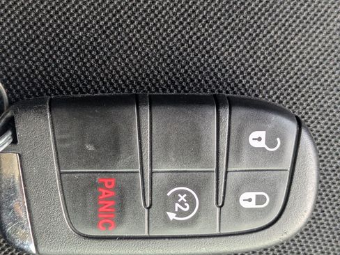 Used 2018 Jeep Renegade Latitude FWD image 26