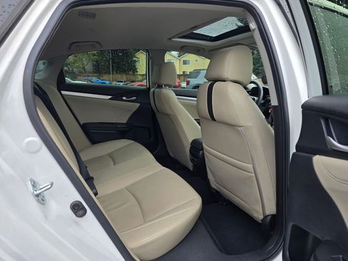 Used 2018 Honda Civic Touring image 9