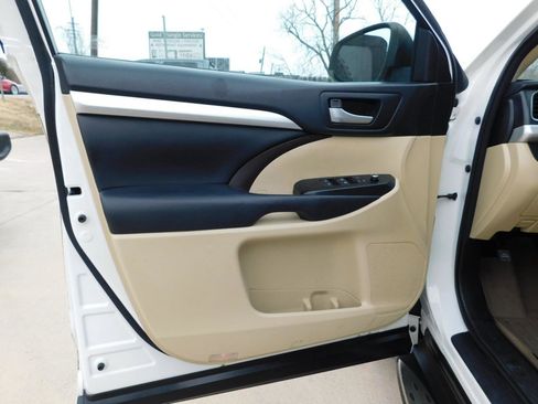 Used 2017 Toyota Highlander XLE image 23