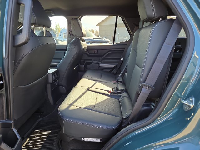 Used 2025 Toyota 4Runner TRD Off-Road Premium AWD/4WD image 29