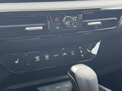 New 2026 Nissan Kicks SR w/ Cold Weather Package image 28