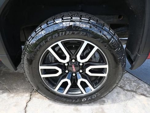 Used 2024 GMC Sierra 1500 AT4 w/ AT4 Premium Package AWD/4WD image 13