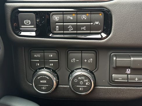 New 2026 GMC Yukon AT4 w/ AT4 Premium Plus Package AWD/4WD image 27