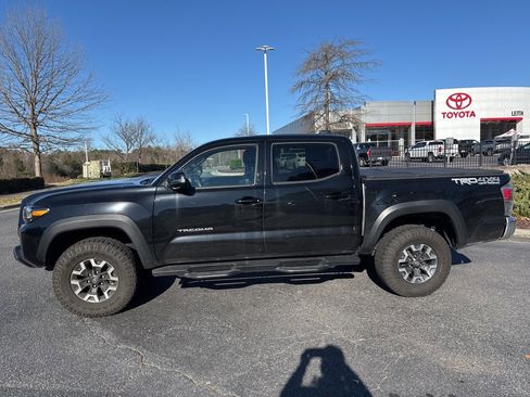 Used 2023 Toyota Tacoma TRD Off-Road image 3