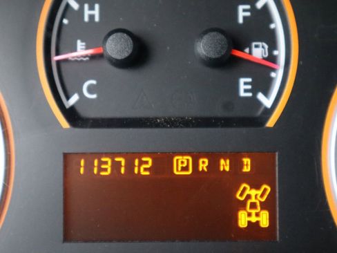 Used 2014 Nissan Titan S image 41