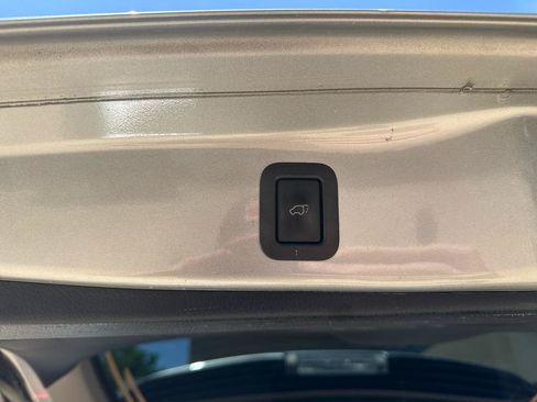 Used 2019 Toyota Highlander XLE AWD/4WD image 30