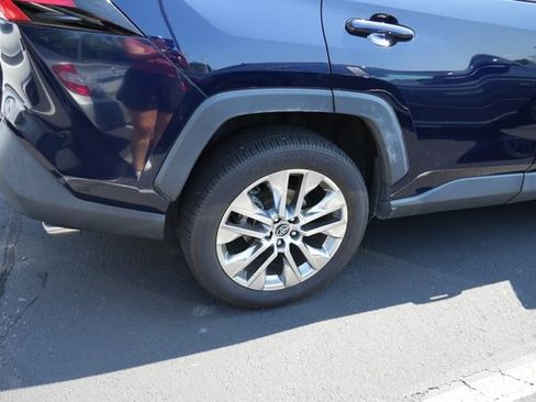 Used 2020 Toyota RAV4 XLE Premium FWD image 13