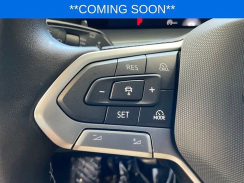Used 2025 Volkswagen Tiguan SE FWD image 12