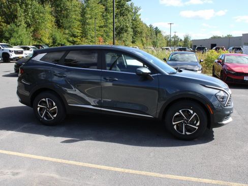 New 2025 Kia Sportage LX image 4
