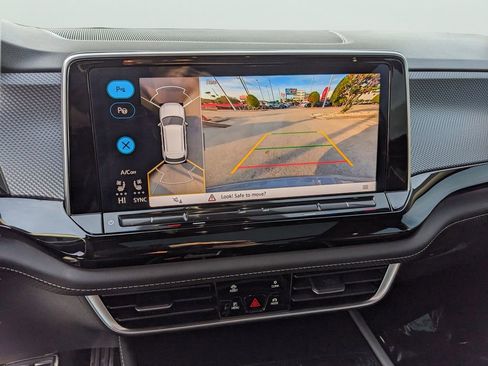 Used 2025 Volkswagen Atlas Cross Sport SEL Premium R-Line AWD/4WD image 23