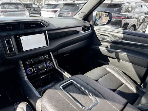 Used 2024 GMC Yukon XL Denali image 25