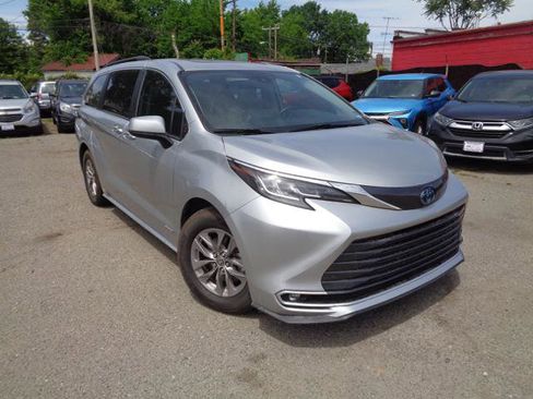 Used 2021 Toyota Sienna XLE FWD image 29