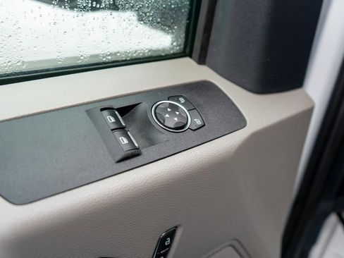 Used 2022 Ford F250 XL w/ Power Equipment Group image 14