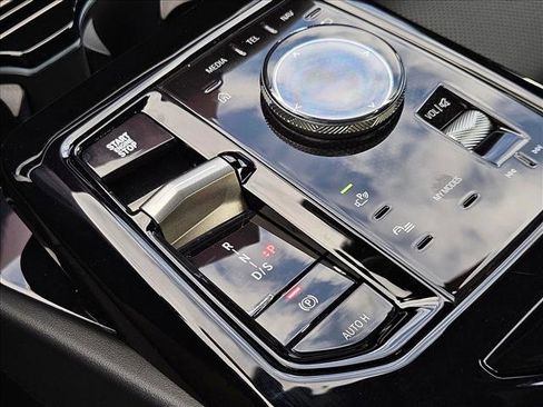 Certified 2024 BMW 530i w/ Convenience Package image 12