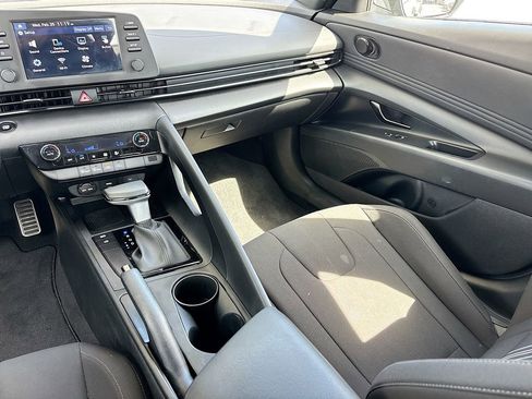 Certified 2025 Hyundai Elantra Sport image 21