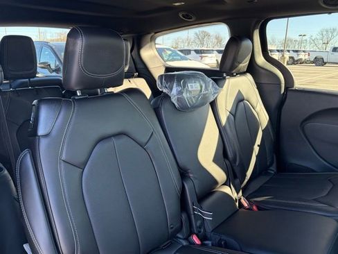 New 2026 Chrysler Pacifica Select w/ S Appearance Package FWD image 28