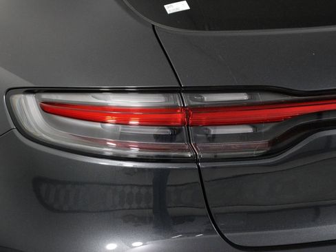 Certified 2025 Porsche Macan AWD/4WD image 21