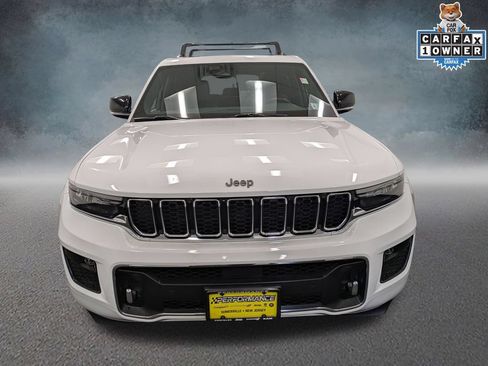 Used 2022 Jeep Grand Cherokee Overland w/ Luxury Tech Group IV AWD/4WD image 2