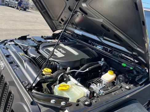 Used 2018 Jeep Wrangler Unlimited Sport S image 36