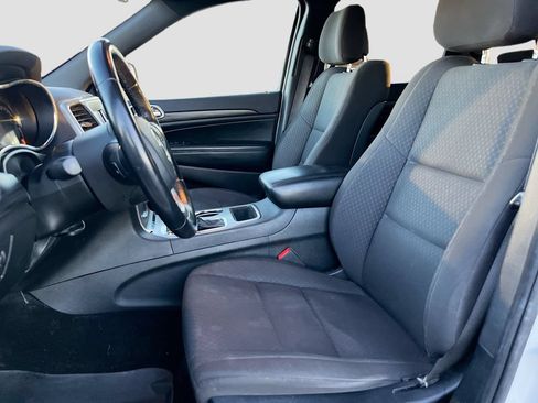 Used 2020 Jeep Grand Cherokee Laredo RWD image 19