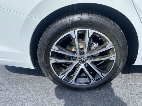 Certified 2025 Volkswagen Jetta Sport image 9