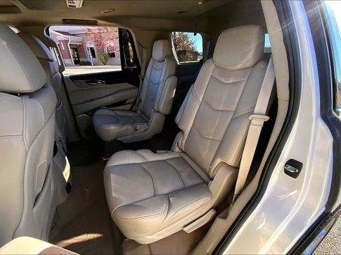 Used 2017 Cadillac Escalade Premium Luxury image 20