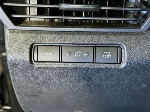 Used 2024 Nissan Altima 2.5 SV image 11