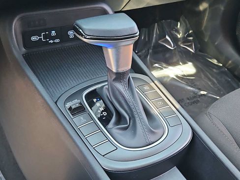 Certified 2025 Hyundai Kona SEL AWD/4WD image 31