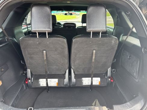 Used 2018 Ford Explorer XLT w/ Equipment Group 202A image 8