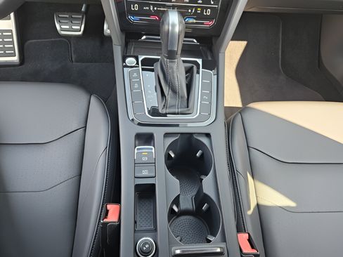 Used 2022 Volkswagen Arteon SE FWD image 15