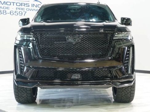 Used 2023 Cadillac Escalade V AWD/4WD image 2