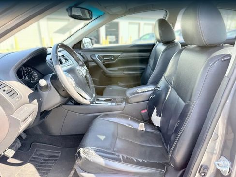 Used 2017 Nissan Altima 2.5 SL w/ Moonroof Package FWD image 2