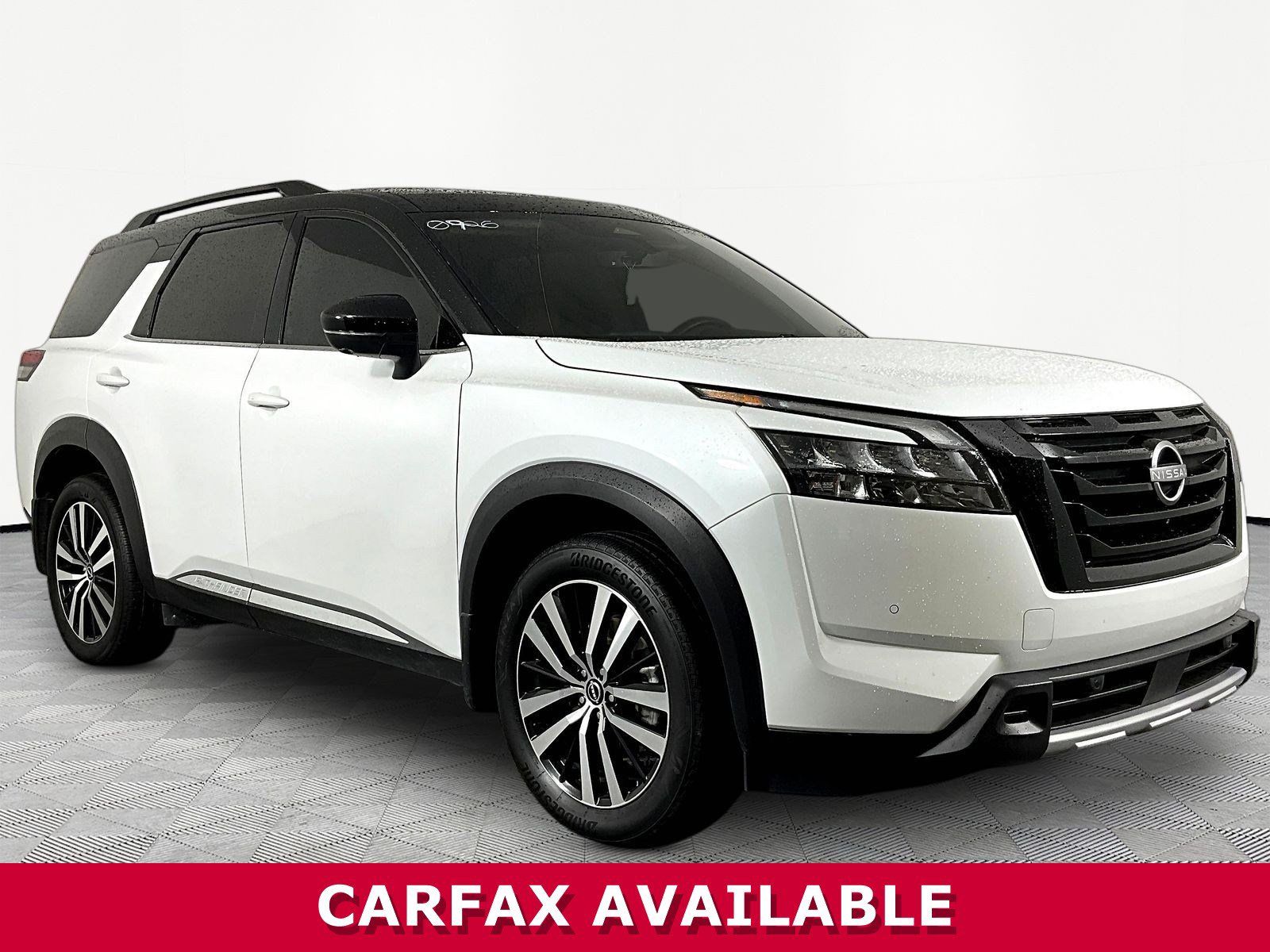 Certified 2025 Nissan Pathfinder Platinum w/ Black Appearance Package AWD/4WD image 3
