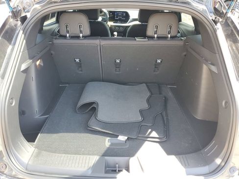 Certified 2025 Chevrolet Trax RS w/ Sunroof Package FWD image 8