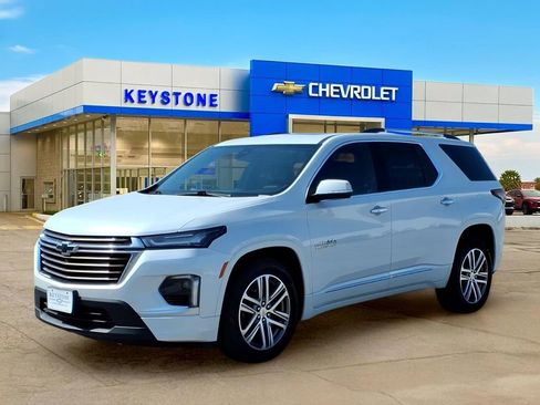 Used 2023 Chevrolet Traverse High Country w/ LPO, Floor Liner Package AWD/4WD image 3