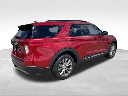 Used 2023 Ford Explorer XLT w/ Equipment Group 202A AWD/4WD image 4
