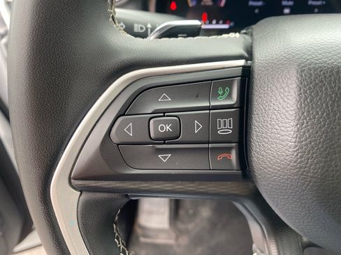 Used 2023 Jeep Grand Cherokee L Laredo image 16